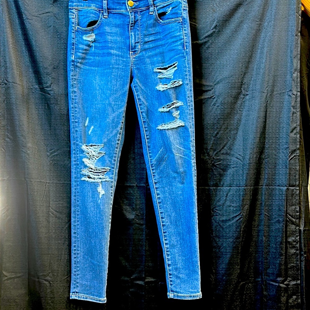 ‼️American Eagle Distressed size 8 Regular fit straight leg Jeans